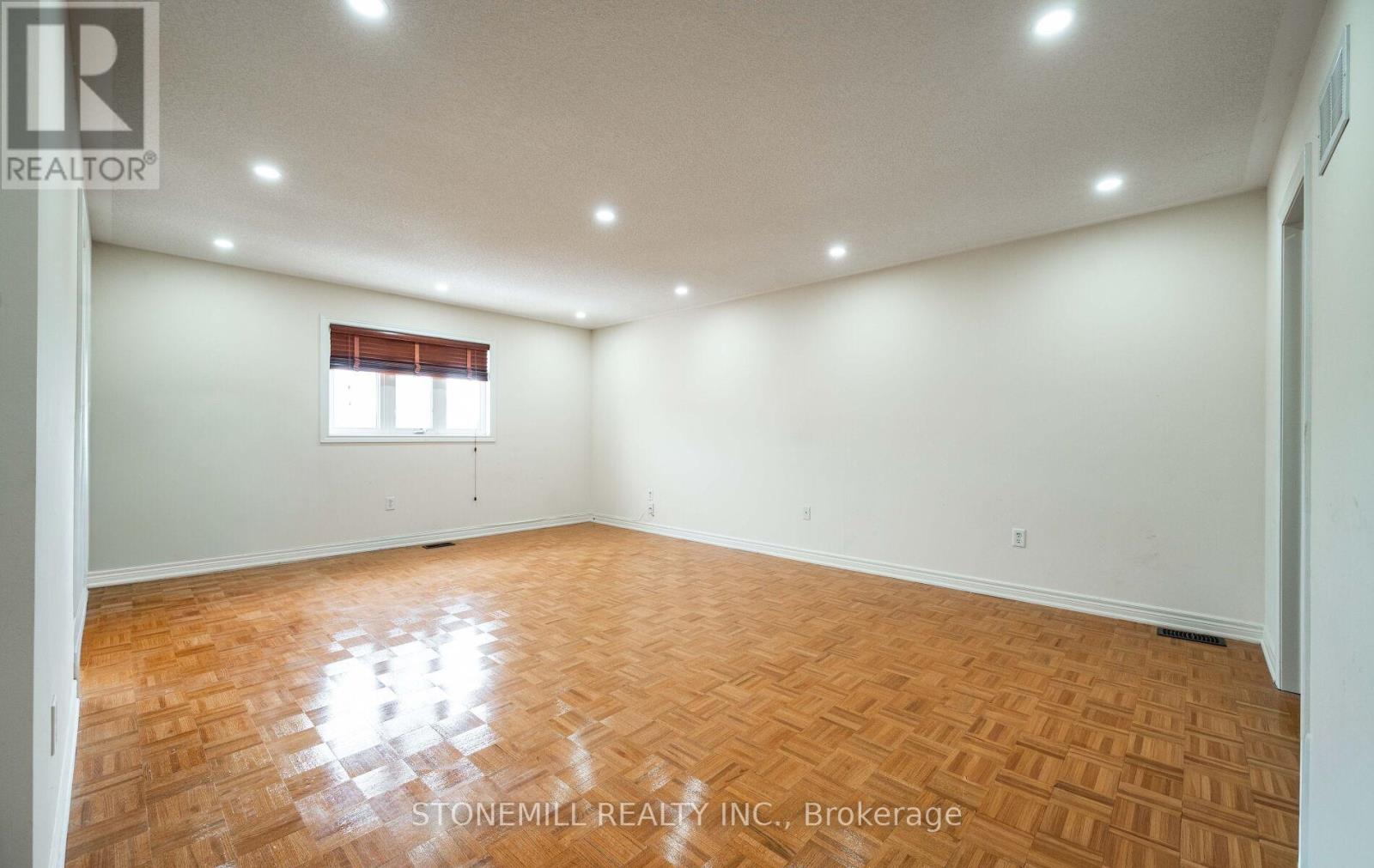 135 Earlsbridge Boulevard, Brampton, Ontario  L7A 3T7 - Photo 21 - W12573792