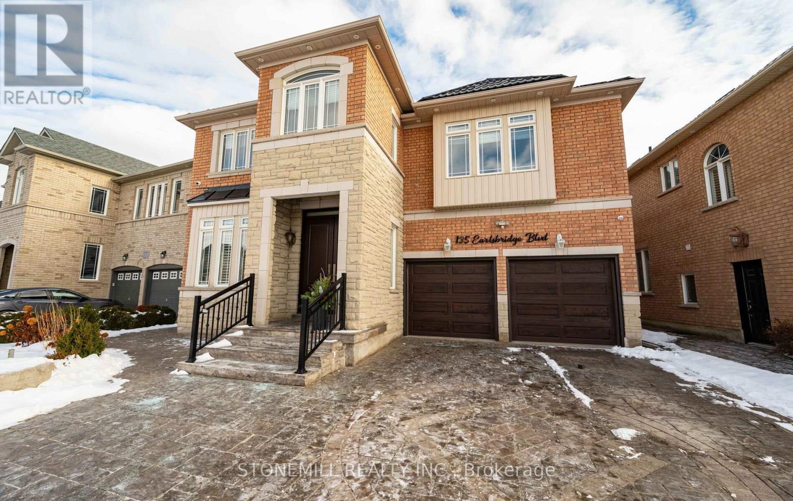 135 Earlsbridge Boulevard, Brampton, Ontario  L7A 3T7 - Photo 2 - W12573792