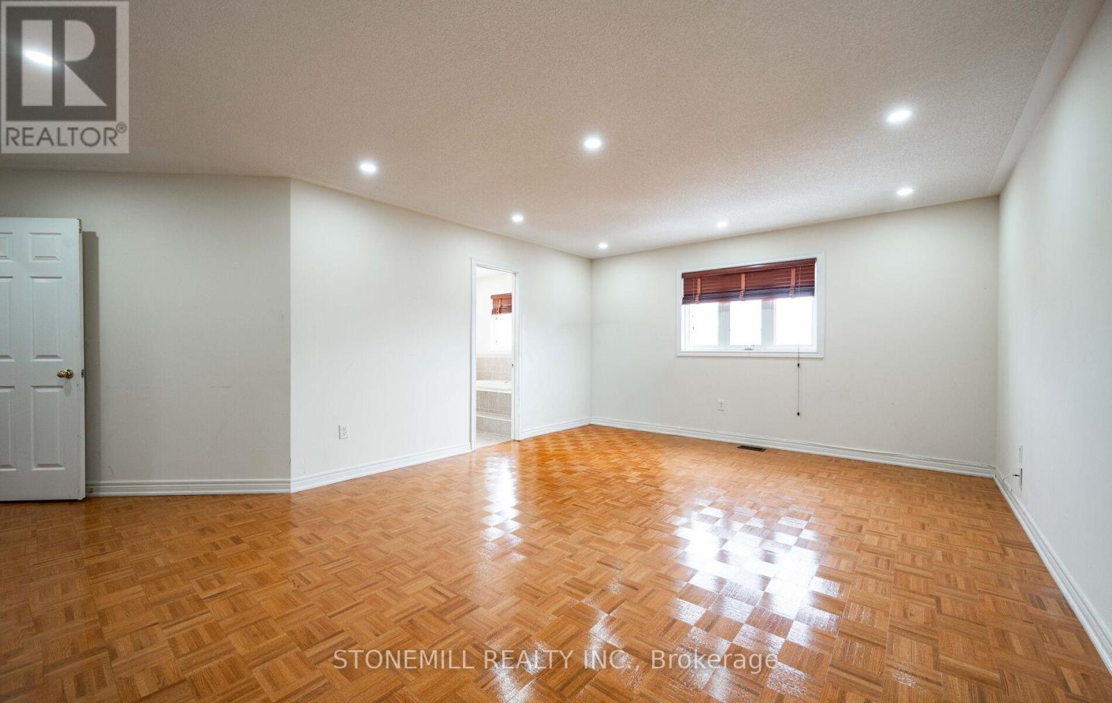 135 Earlsbridge Boulevard, Brampton, Ontario  L7A 3T7 - Photo 22 - W12573792