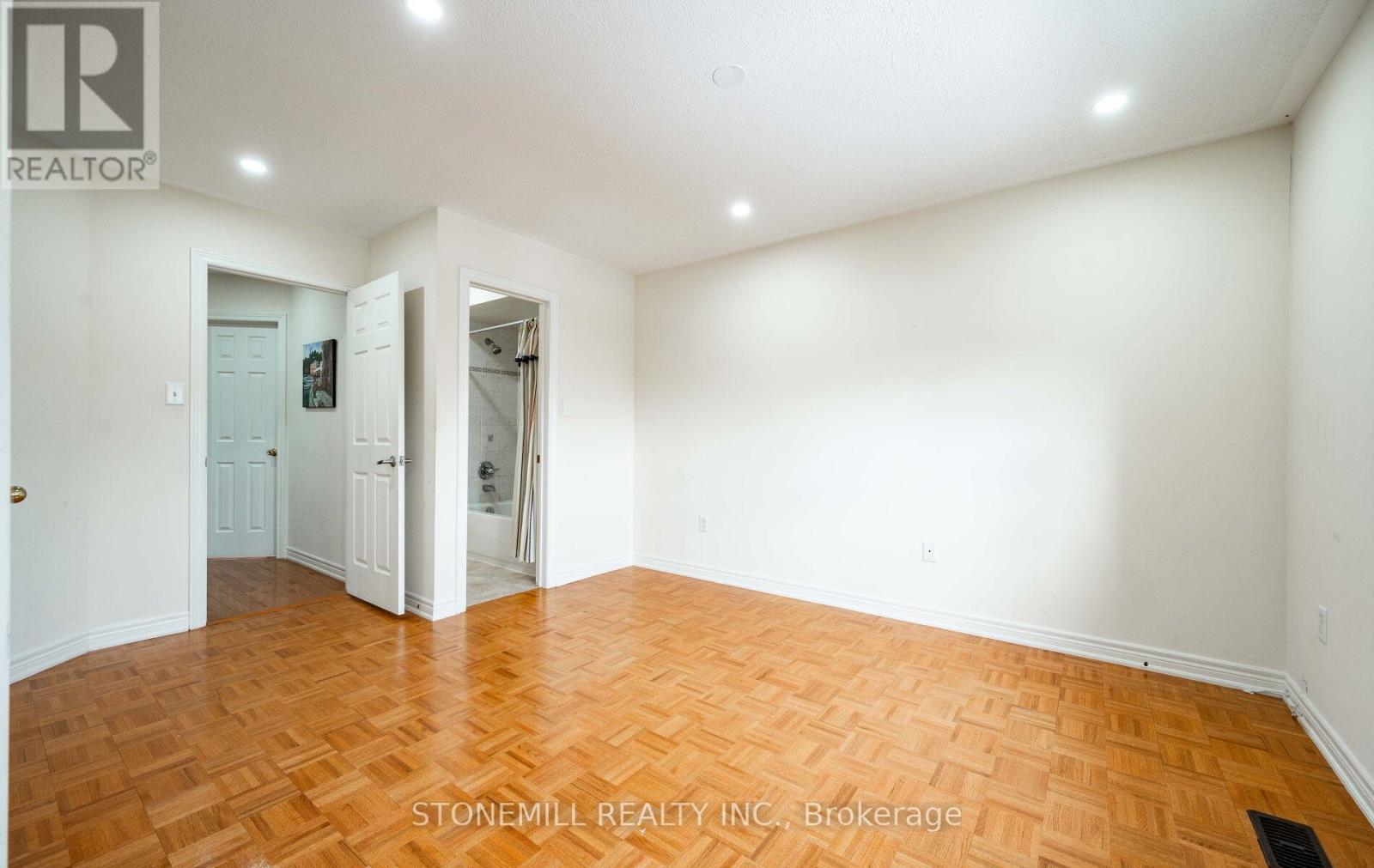 135 Earlsbridge Boulevard, Brampton, Ontario  L7A 3T7 - Photo 31 - W12573792