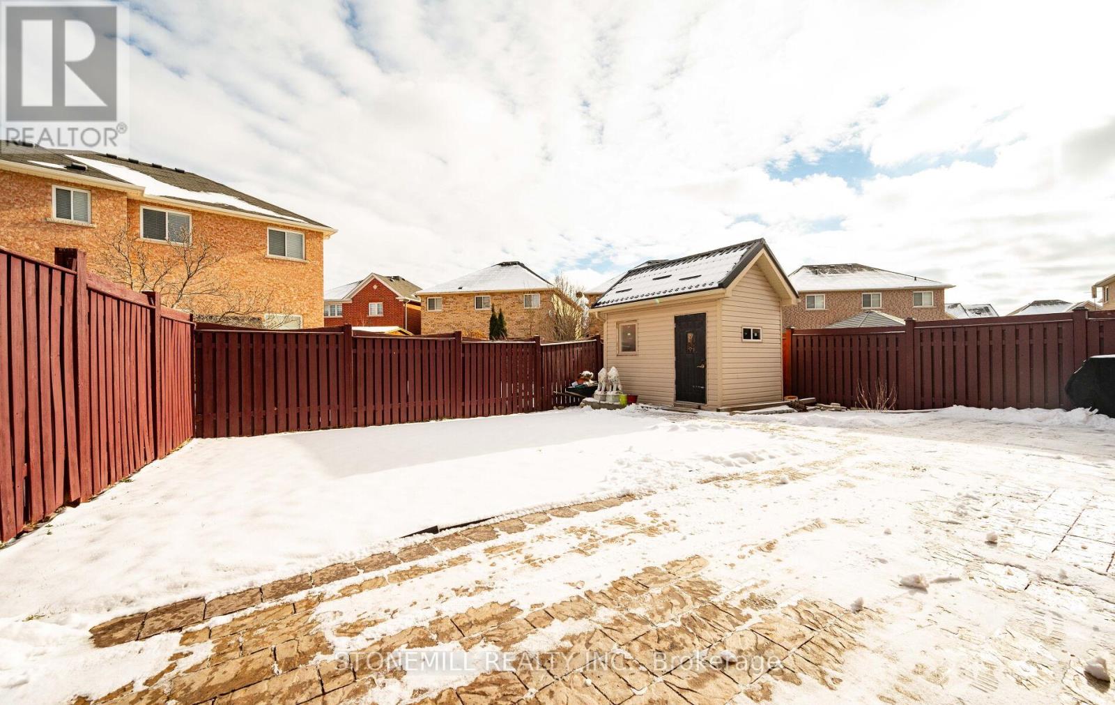 135 Earlsbridge Boulevard, Brampton, Ontario  L7A 3T7 - Photo 32 - W12573792