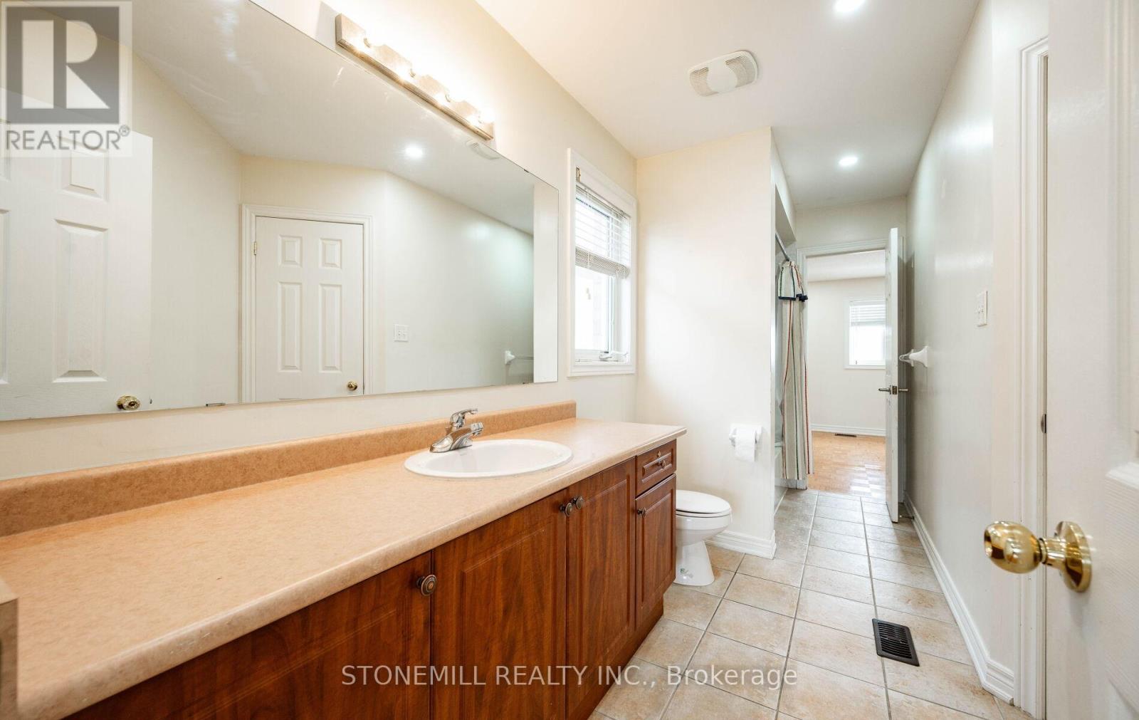 135 Earlsbridge Boulevard, Brampton, Ontario  L7A 3T7 - Photo 29 - W12573792