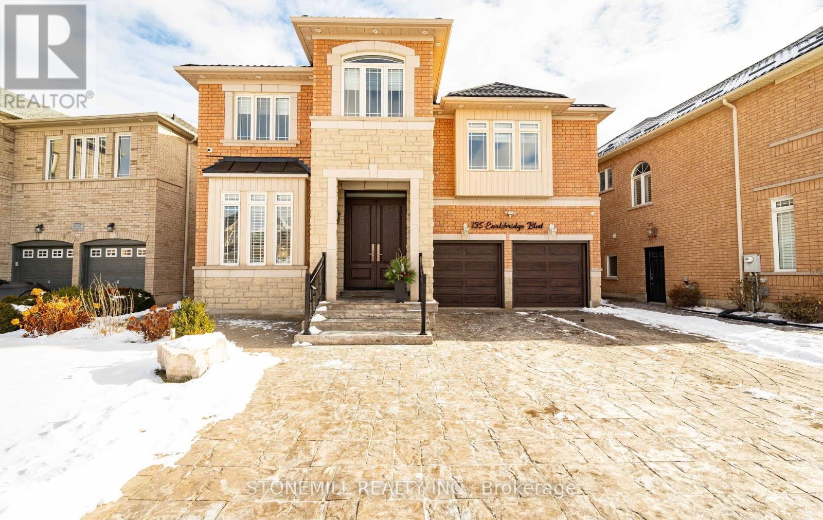 135 Earlsbridge Boulevard, Brampton, Ontario  L7A 3T7 - Photo 3 - W12573792