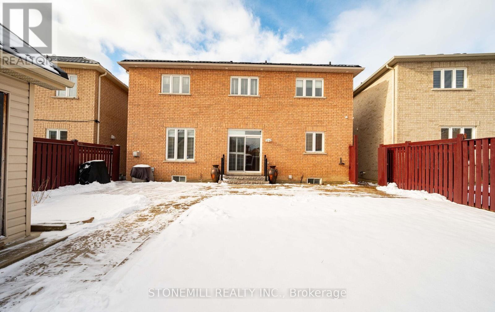 135 Earlsbridge Boulevard, Brampton, Ontario  L7A 3T7 - Photo 34 - W12573792