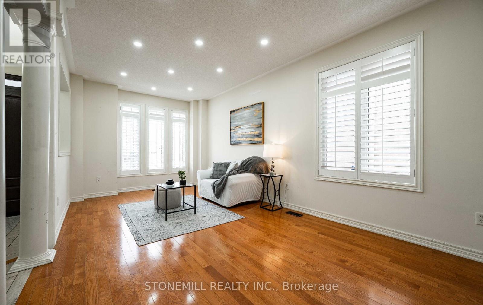 135 Earlsbridge Boulevard, Brampton, Ontario  L7A 3T7 - Photo 6 - W12573792