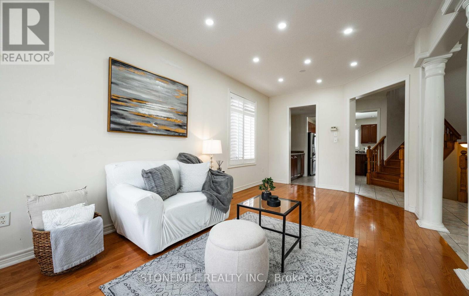 135 Earlsbridge Boulevard, Brampton, Ontario  L7A 3T7 - Photo 8 - W12573792