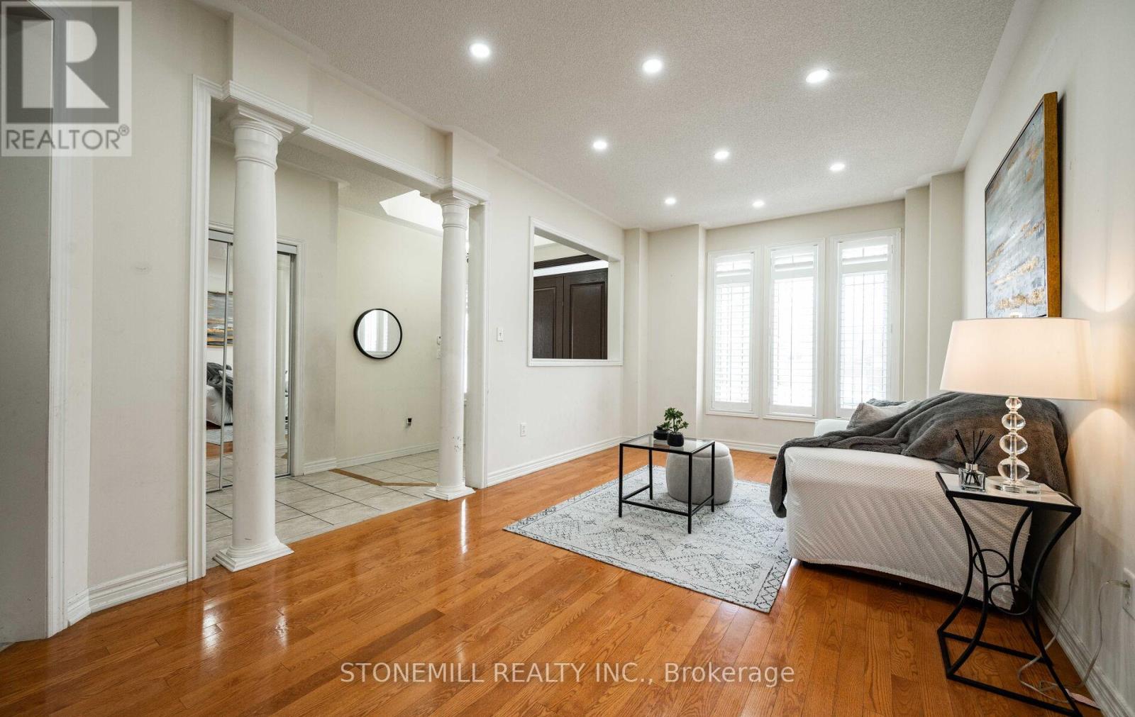 135 Earlsbridge Boulevard, Brampton, Ontario  L7A 3T7 - Photo 7 - W12573792