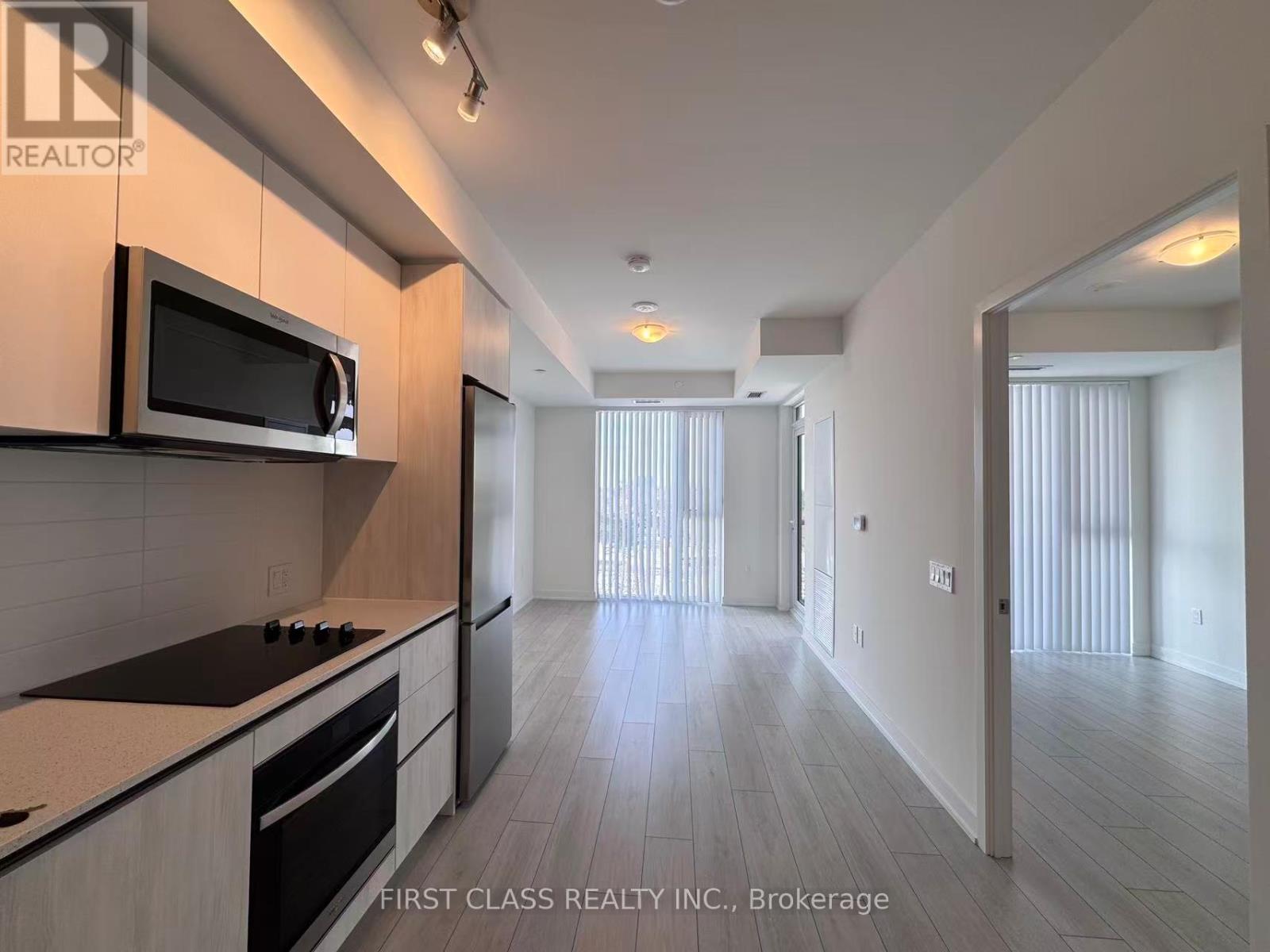 <div class="slider-price">$2,250 Monthly</div><p>625 - 5858 Yonge Street, Toronto, Ontario</p>