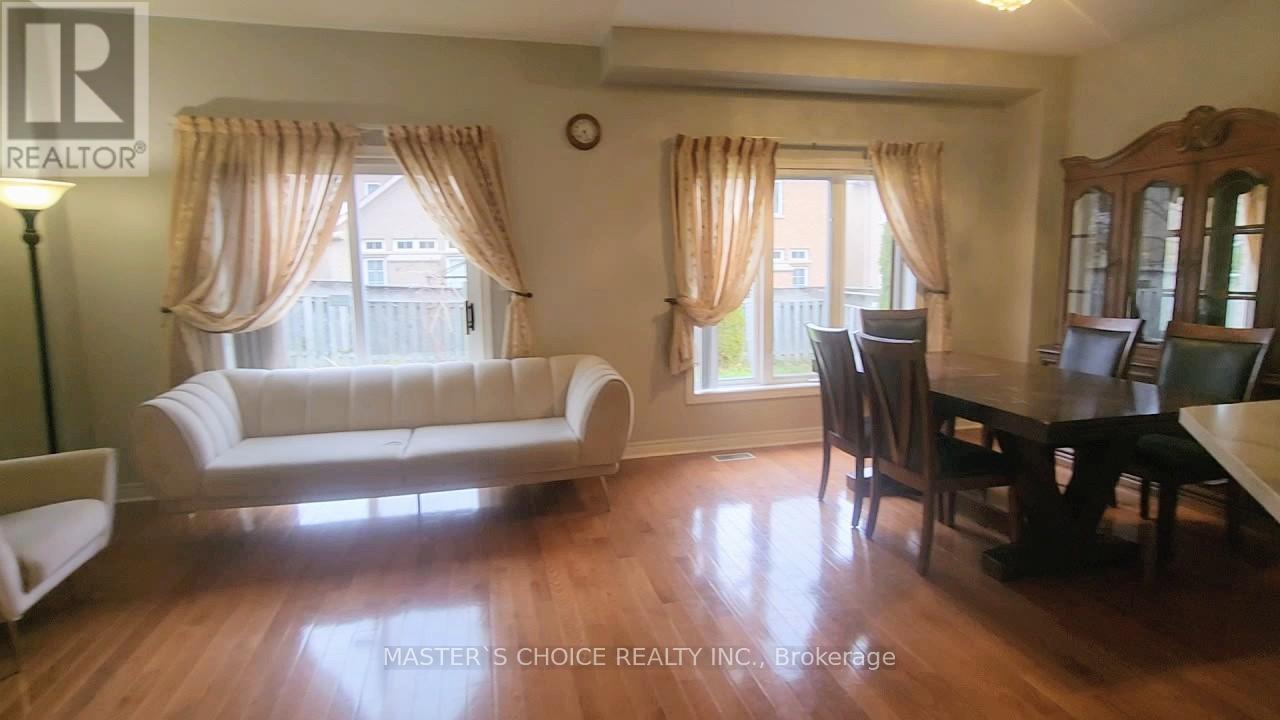 24 Golden Oak Avenue, Richmond Hill, Ontario  L4S 1Y6 - Photo 5 - N12608576