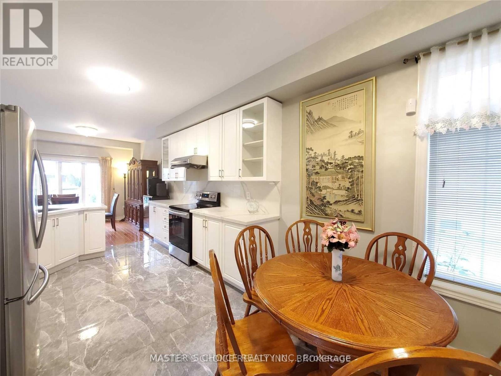 24 Golden Oak Avenue, Richmond Hill, Ontario  L4S 1Y6 - Photo 9 - N12608576