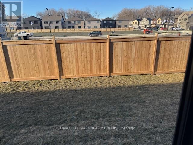 521 Galanthus Walk, Ottawa, Ontario  K2W 0N3 - Photo 5 - X12559898