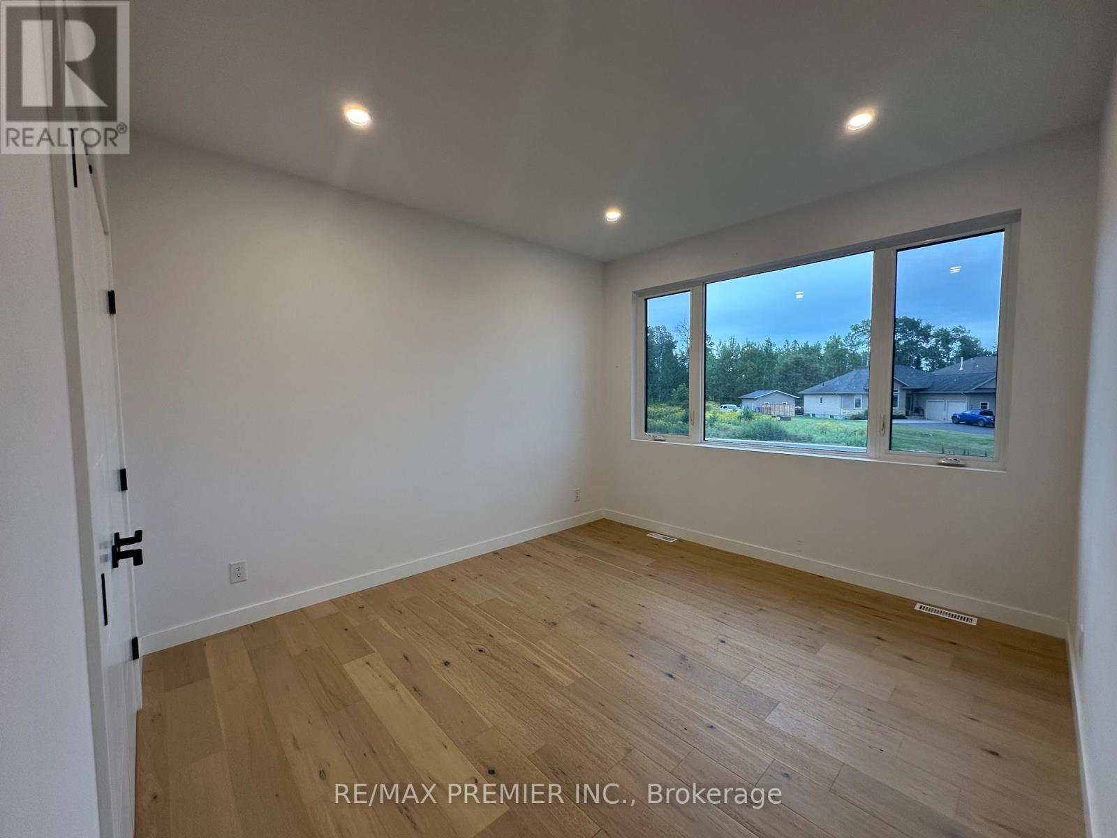 2980 King George's Park Drive S, Thunder Bay, Ontario  P7K 0S4 - Photo 13 - X12608580