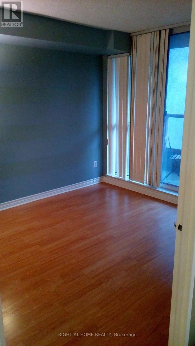 <div class="slider-price">$2,300 Monthly</div><p>1409 - 736 Bay Street, Toronto, Ontario</p>