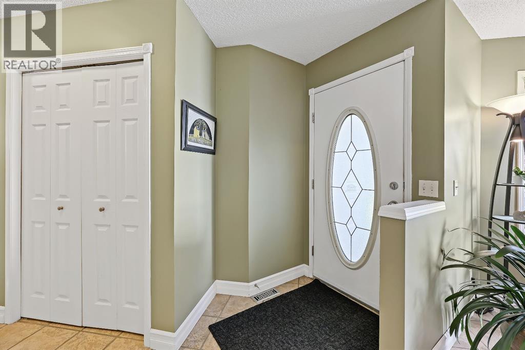 100 Lakeview Cove, Chestermere, Alberta  T1X 1E7 - Photo 5 - A2252642