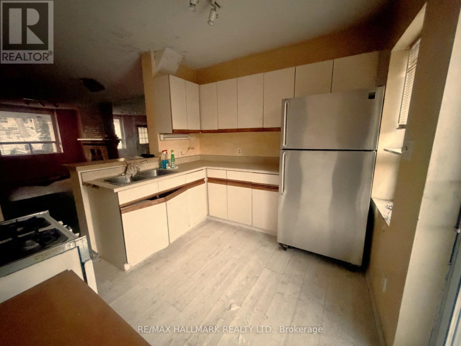 27 Bellhaven Road, Toronto, Ontario  M4L 3J4 - Photo 3 - E12607456