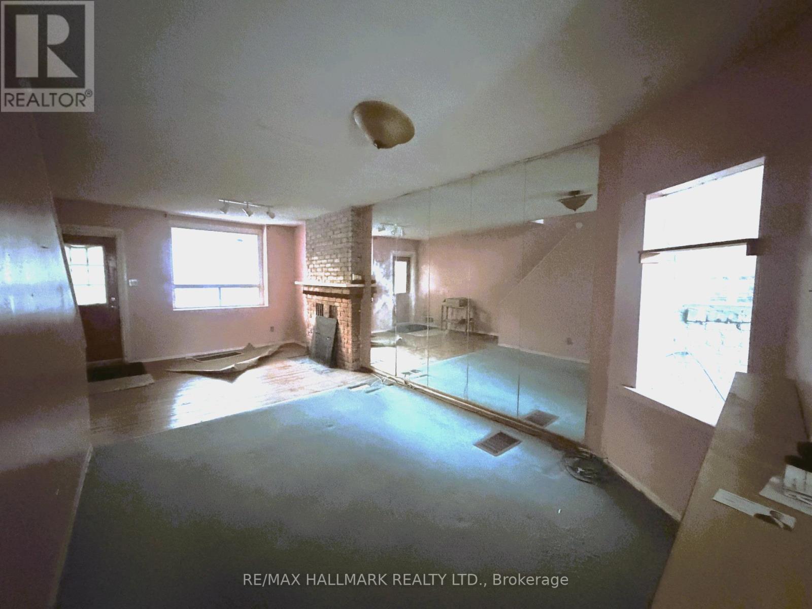 27 Bellhaven Road, Toronto, Ontario  M4L 3J4 - Photo 5 - E12607456