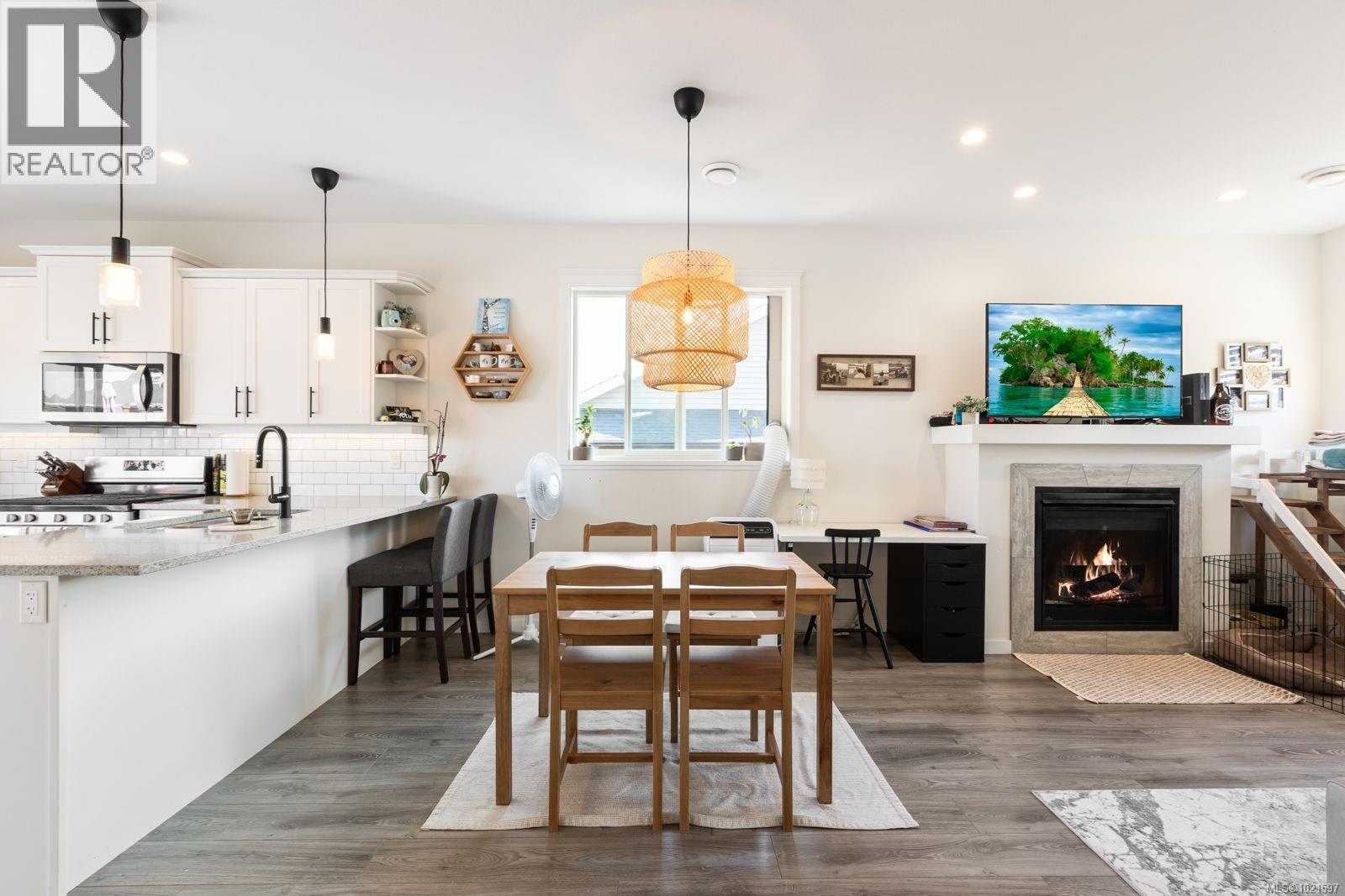 2514 Beaumont Ave, Cumberland, British Columbia  V0R 1S0 - Photo 3 - 1021597