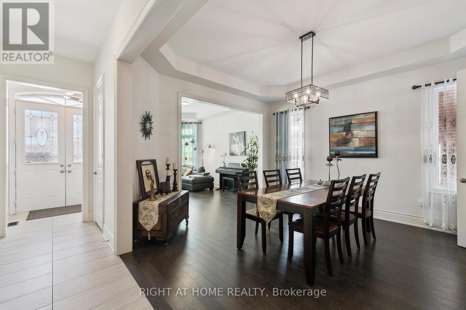 247 Humphrey Street, Hamilton, Ontario  L8B 1X4 - Photo 4 - X12537258