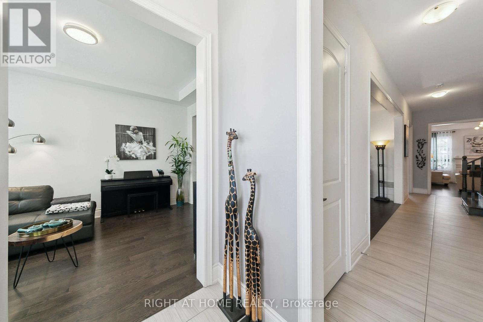 247 Humphrey Street, Hamilton, Ontario  L8B 1X4 - Photo 6 - X12537258