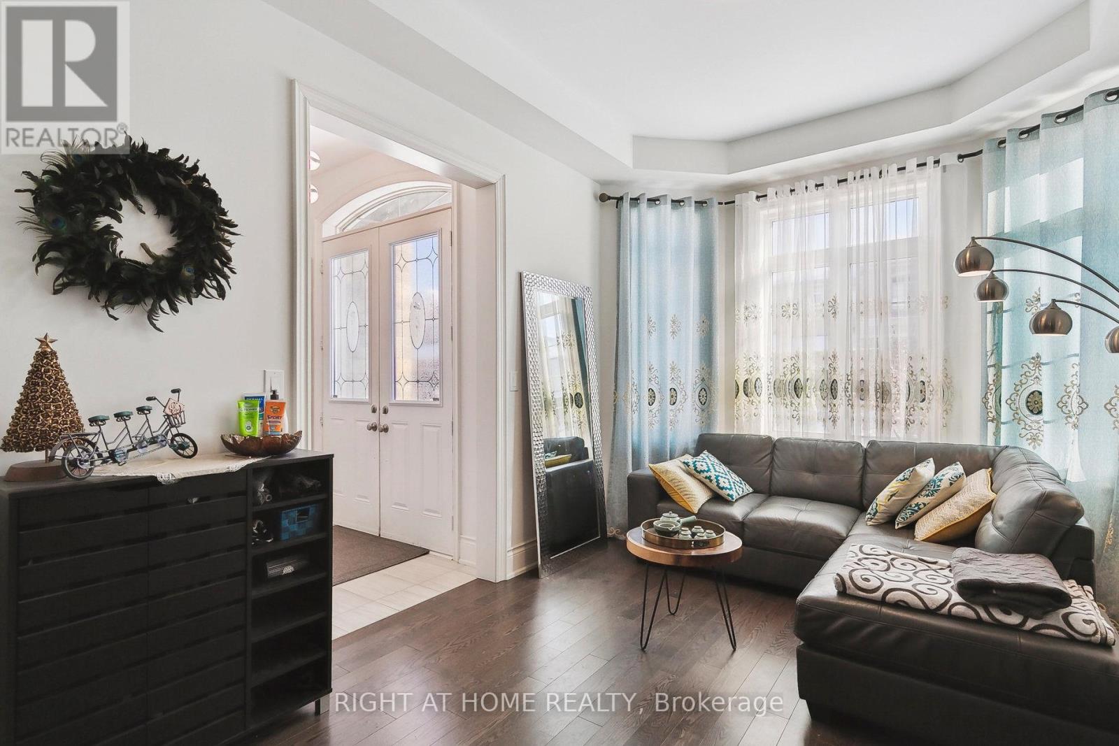 247 Humphrey Street, Hamilton, Ontario  L8B 1X4 - Photo 5 - X12537258