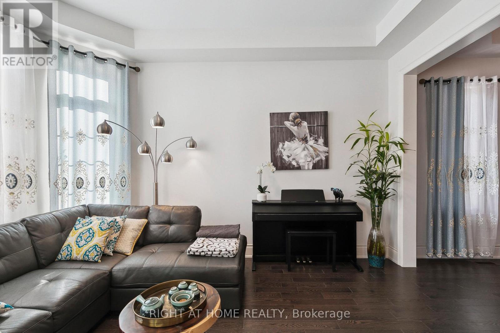 247 Humphrey Street, Hamilton, Ontario  L8B 1X4 - Photo 7 - X12537258