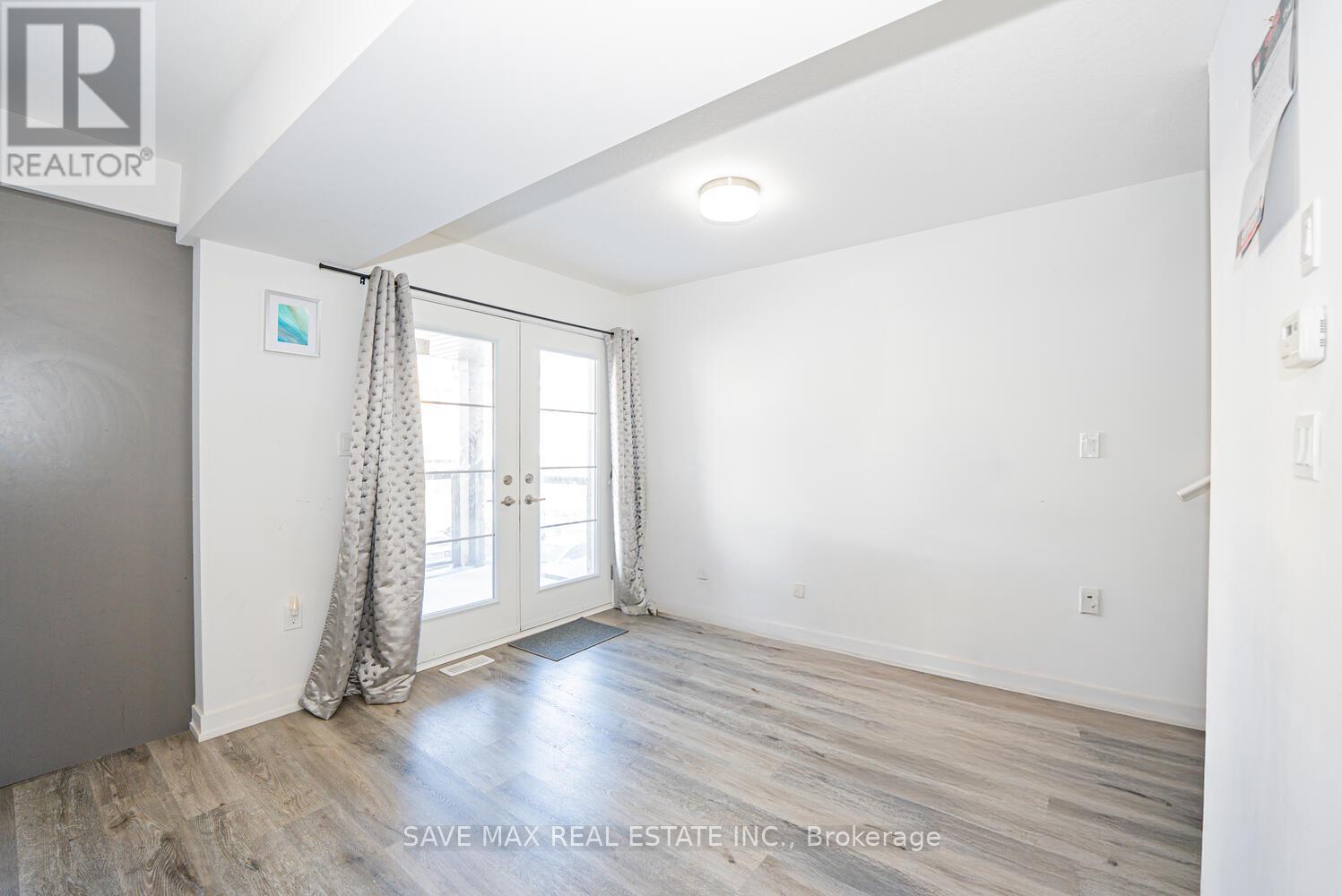 16 - 205 West Oak Trail, Kitchener, Ontario  N2R 0R9 - Photo 21 - X12608624