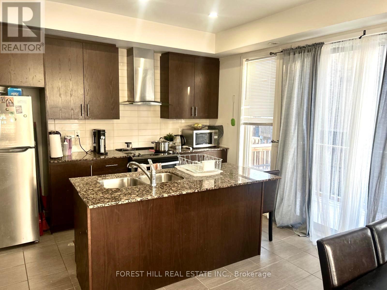 142 Salterton Circle, Vaughan, Ontario  L6A 4Z1 - Photo 4 - N12608630