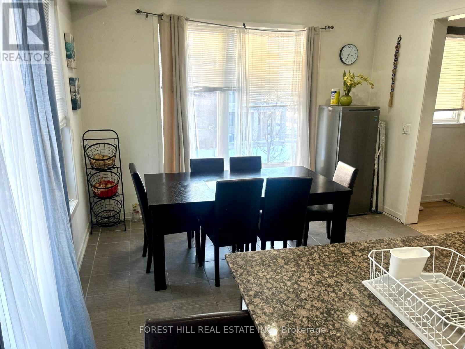 142 Salterton Circle, Vaughan, Ontario  L6A 4Z1 - Photo 7 - N12608630