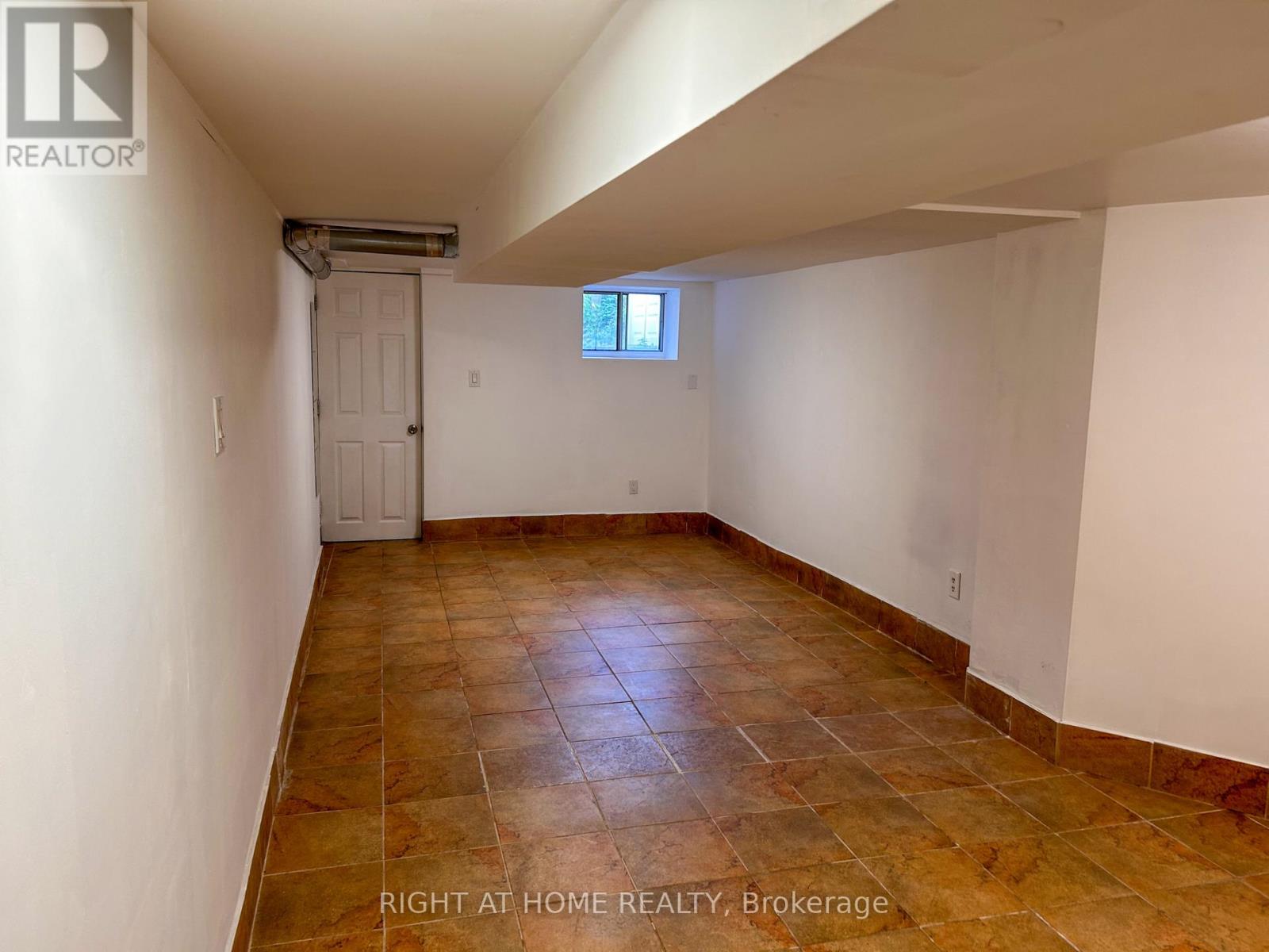 B - 1039 Ossington Avenue, Toronto, Ontario  M6G 3V9 - Photo 4 - W12608644