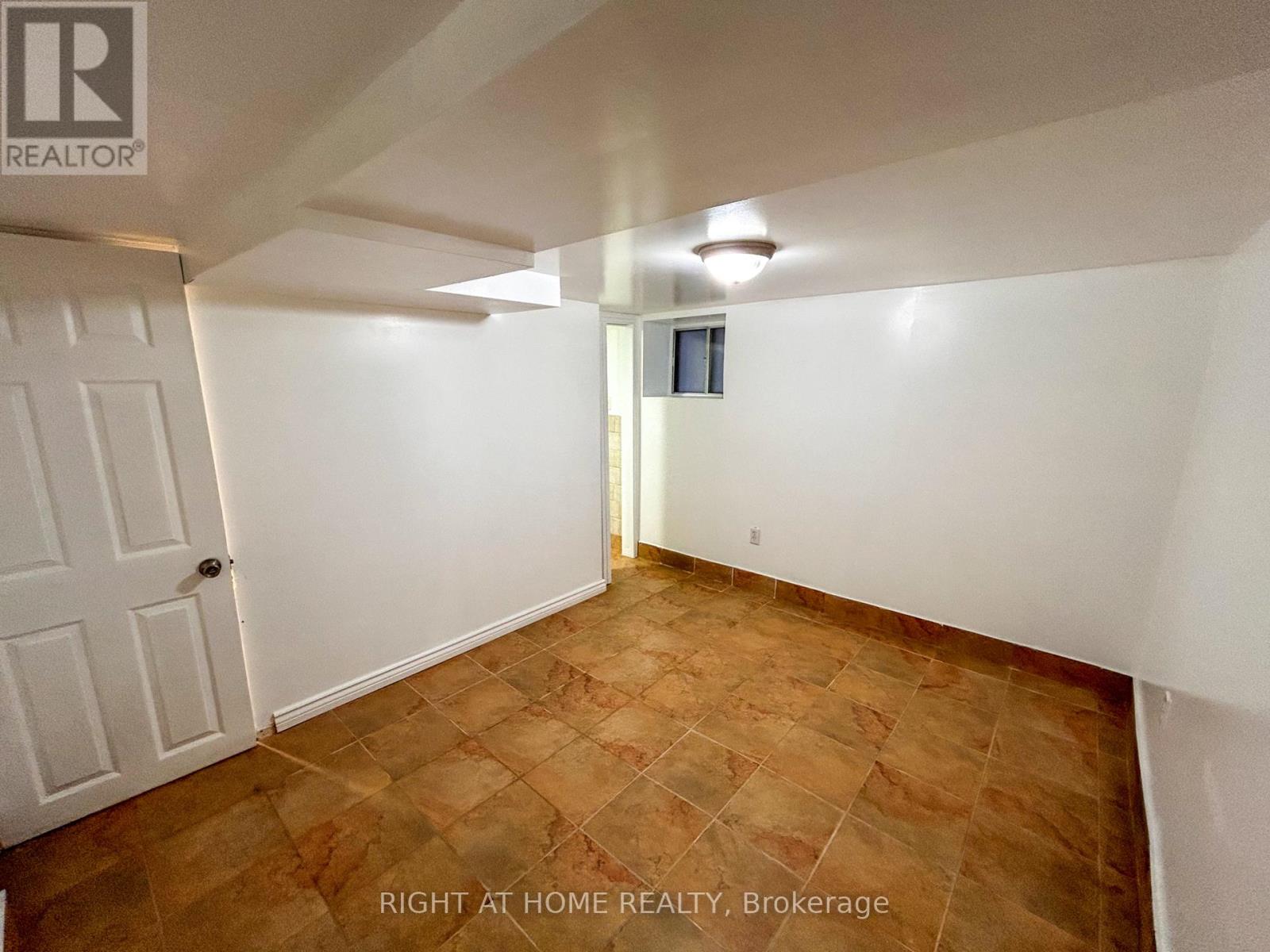 B - 1039 Ossington Avenue, Toronto, Ontario  M6G 3V9 - Photo 5 - W12608644