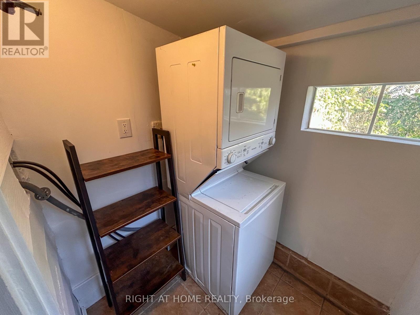 B - 1039 Ossington Avenue, Toronto, Ontario  M6G 3V9 - Photo 6 - W12608644