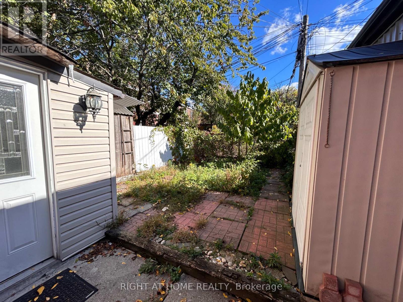 B - 1039 Ossington Avenue, Toronto, Ontario  M6G 3V9 - Photo 8 - W12608644