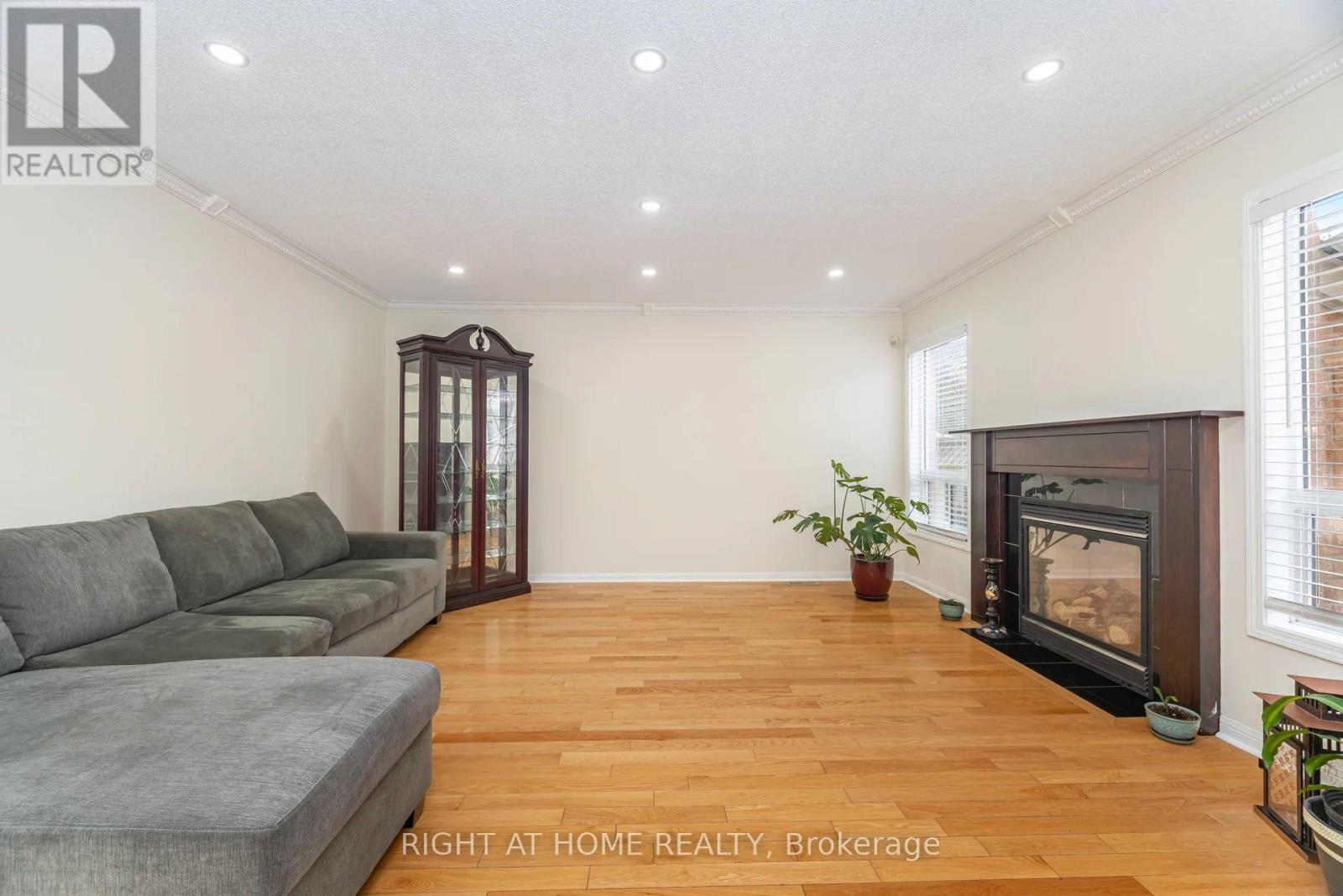 1089 Hepburn Road, Milton, Ontario  L9T 6X6 - Photo 19 - W12552952