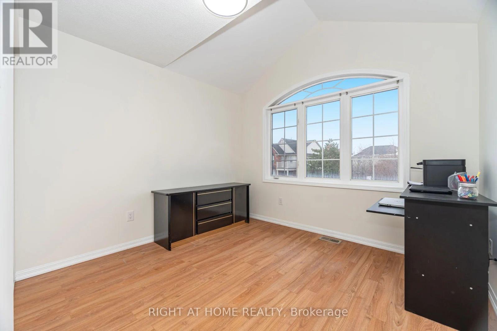 1089 Hepburn Road, Milton, Ontario  L9T 6X6 - Photo 33 - W12552952