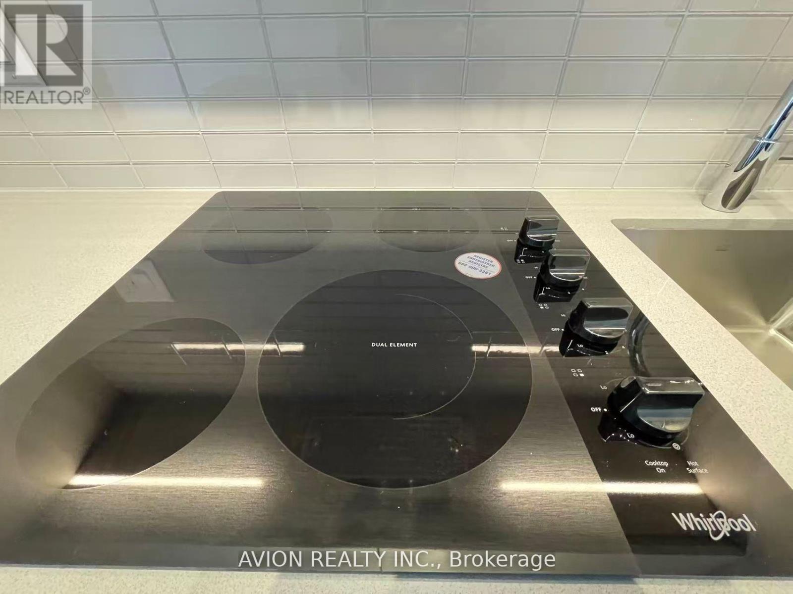 702 - 395 Square One Drive, Mississauga, Ontario  L5B 0P6 - Photo 4 - W12608648