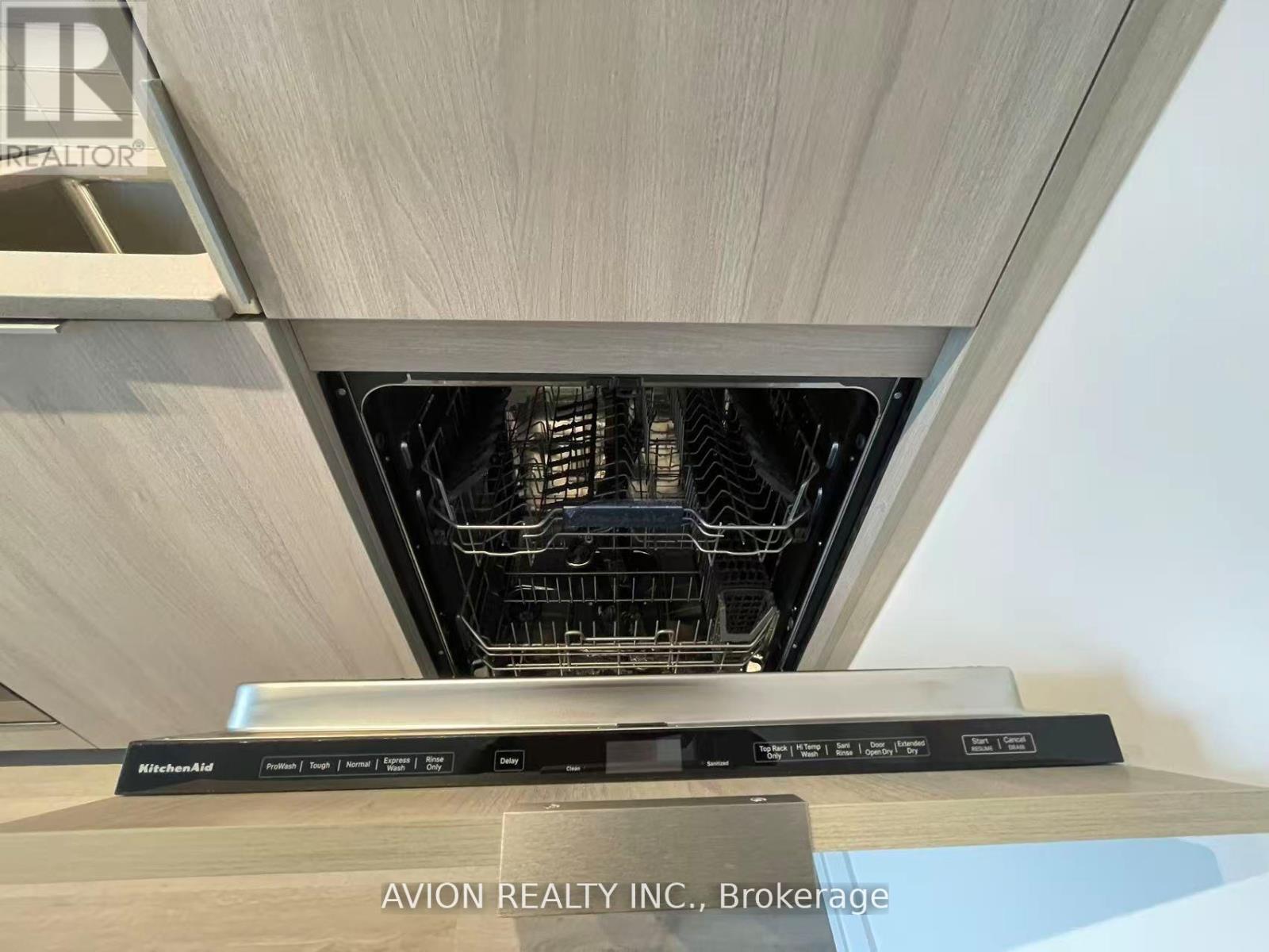 702 - 395 Square One Drive, Mississauga, Ontario  L5B 0P6 - Photo 5 - W12608648