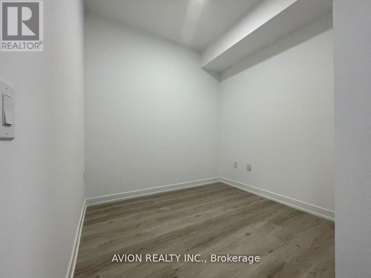 702 - 395 Square One Drive, Mississauga, Ontario  L5B 0P6 - Photo 8 - W12608648