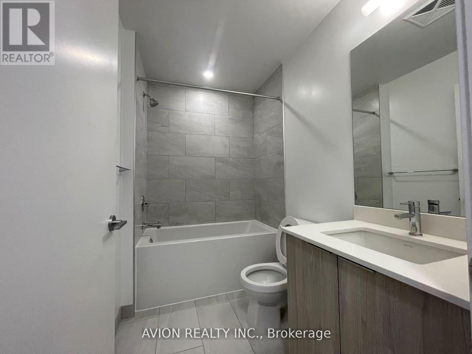 702 - 395 Square One Drive, Mississauga, Ontario  L5B 0P6 - Photo 9 - W12608648