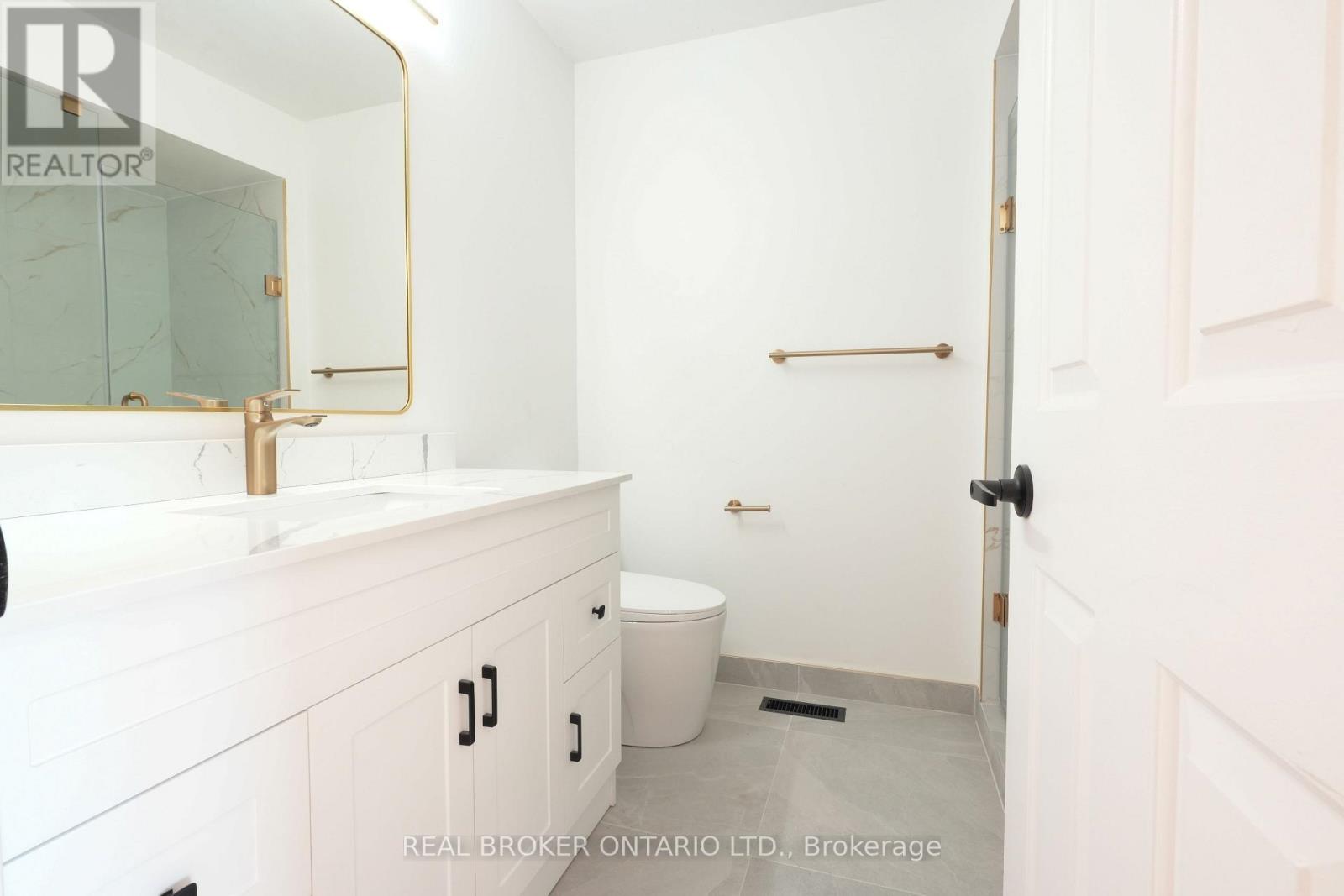 4326 Waterford Crescent, Mississauga, Ontario  L5R 2B2 - Photo 18 - W12475881