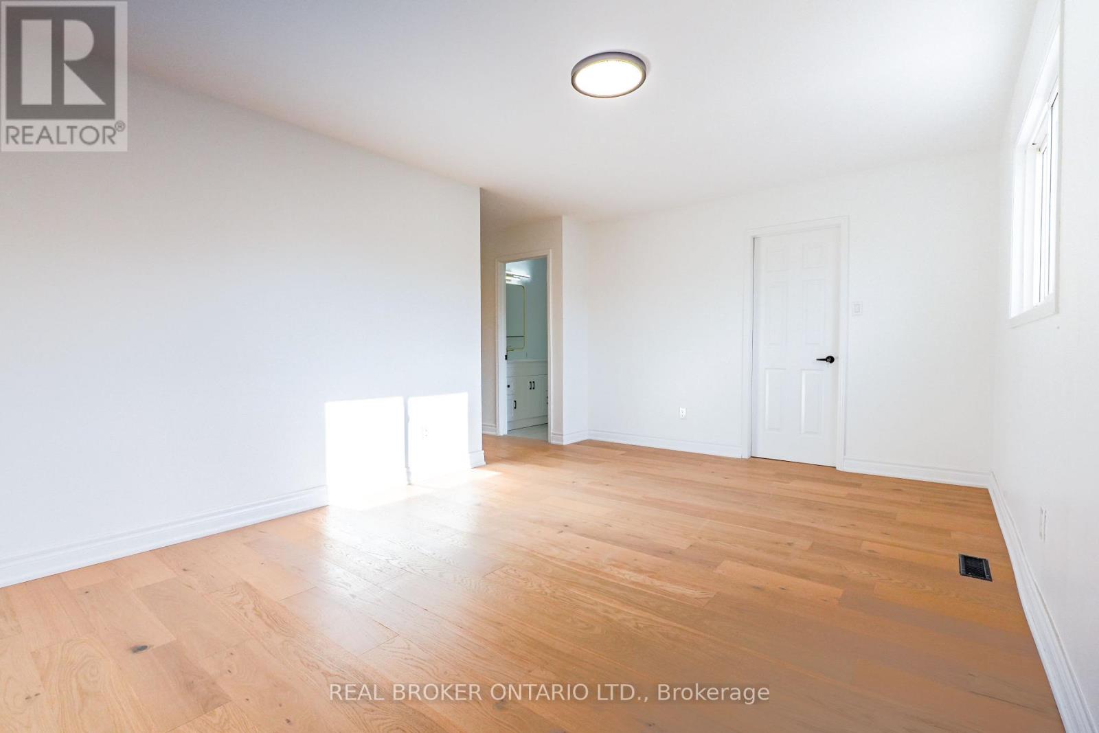 4326 Waterford Crescent, Mississauga, Ontario  L5R 2B2 - Photo 17 - W12475881