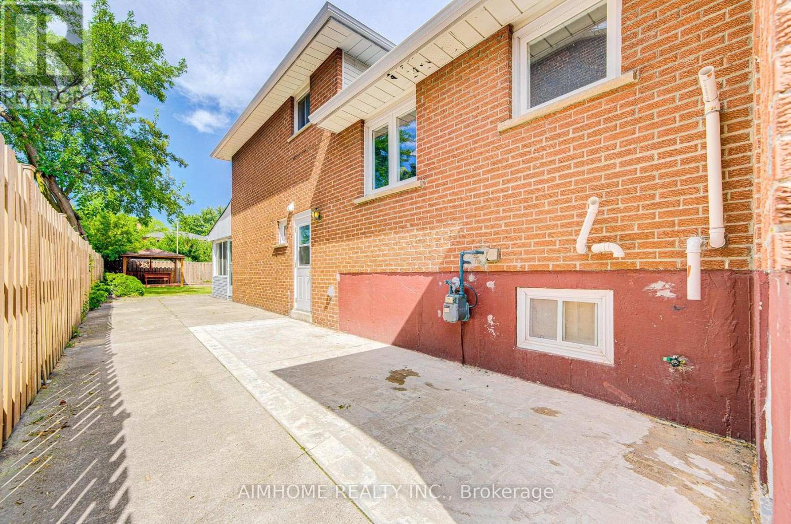 Lower - 2575 Benedet Drive N, Mississauga, Ontario  L5J 4H6 - Photo 3 - W12587504