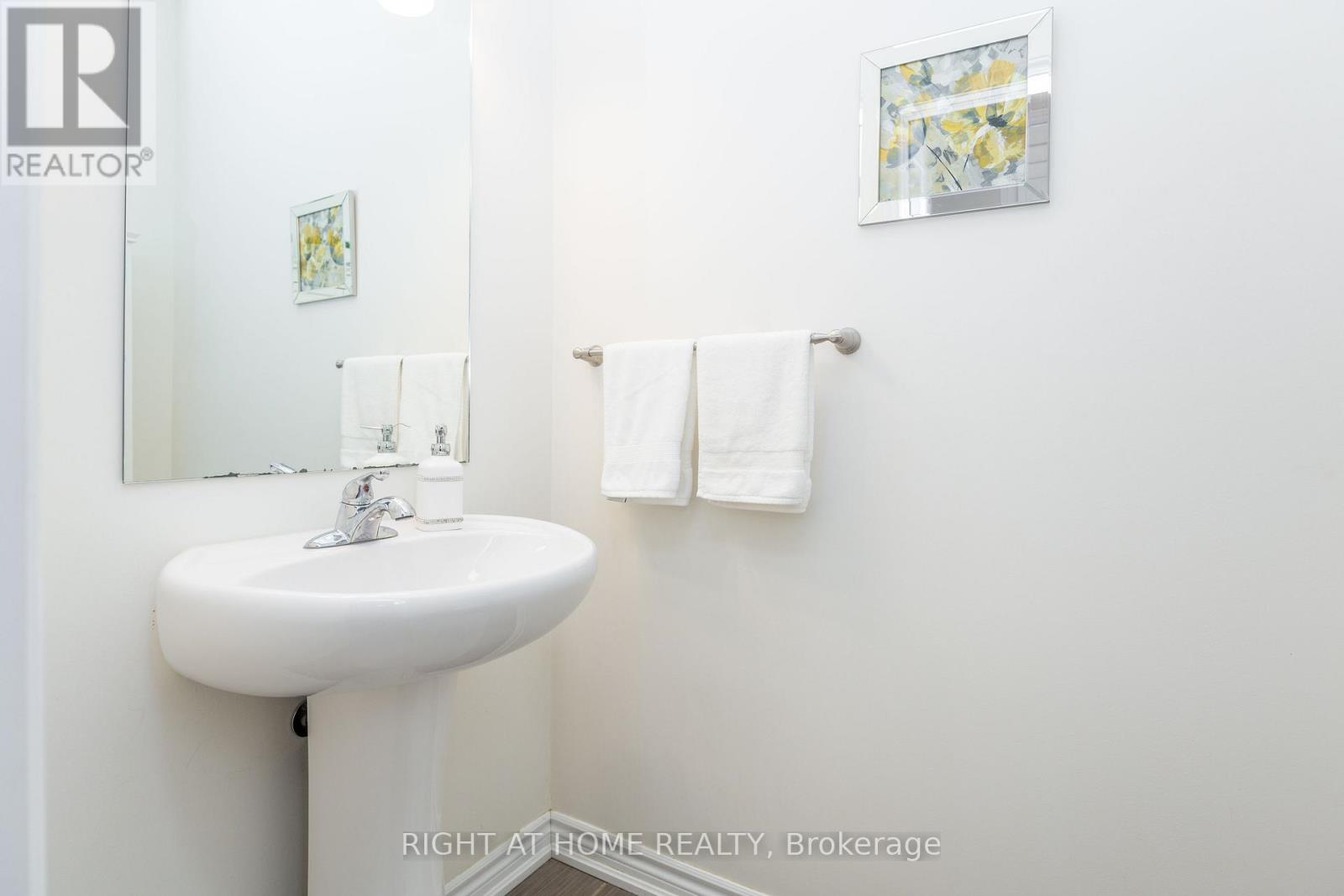 102 Upper Canada Court, Halton Hills, Ontario  L7G 0L2 - Photo 11 - W12608668