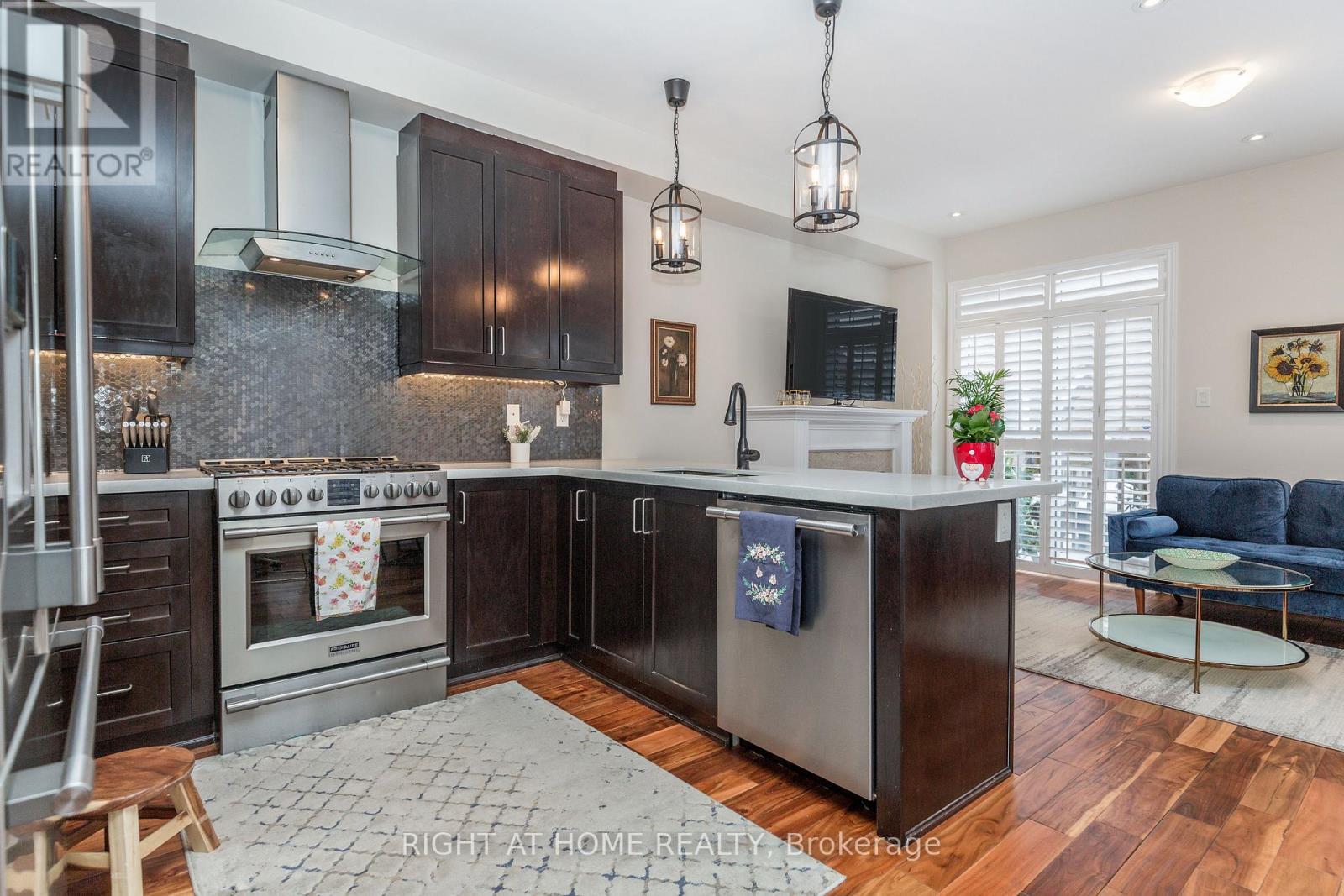 102 Upper Canada Court, Halton Hills, Ontario  L7G 0L2 - Photo 14 - W12608668