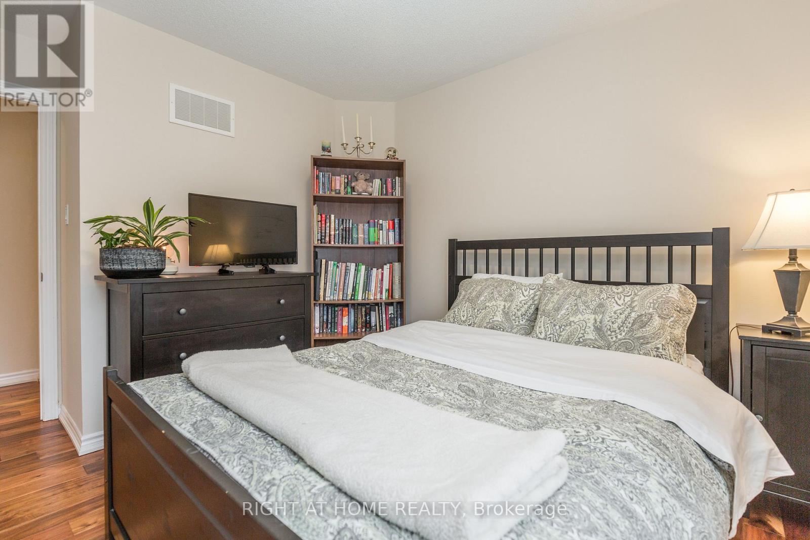 102 Upper Canada Court, Halton Hills, Ontario  L7G 0L2 - Photo 28 - W12608668