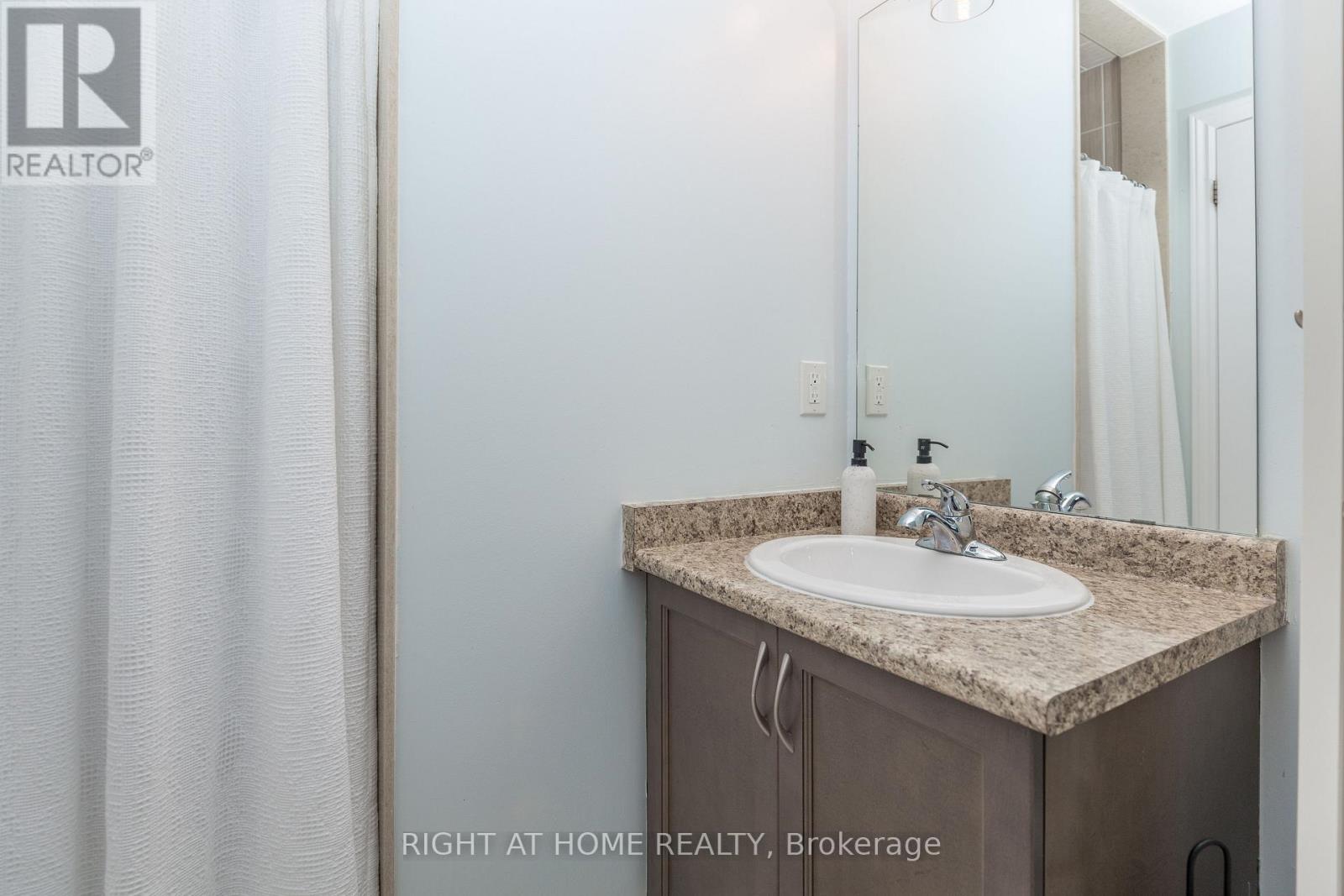 102 Upper Canada Court, Halton Hills, Ontario  L7G 0L2 - Photo 33 - W12608668