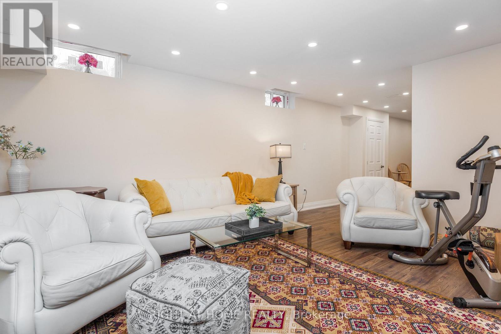 102 Upper Canada Court, Halton Hills, Ontario  L7G 0L2 - Photo 37 - W12608668