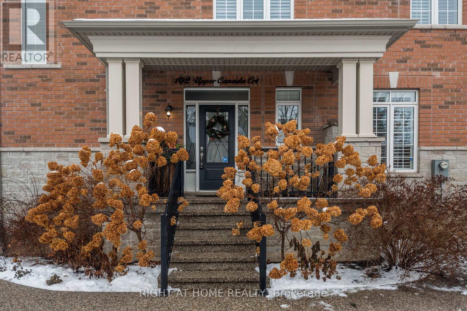 102 Upper Canada Court, Halton Hills, Ontario  L7G 0L2 - Photo 5 - W12608668