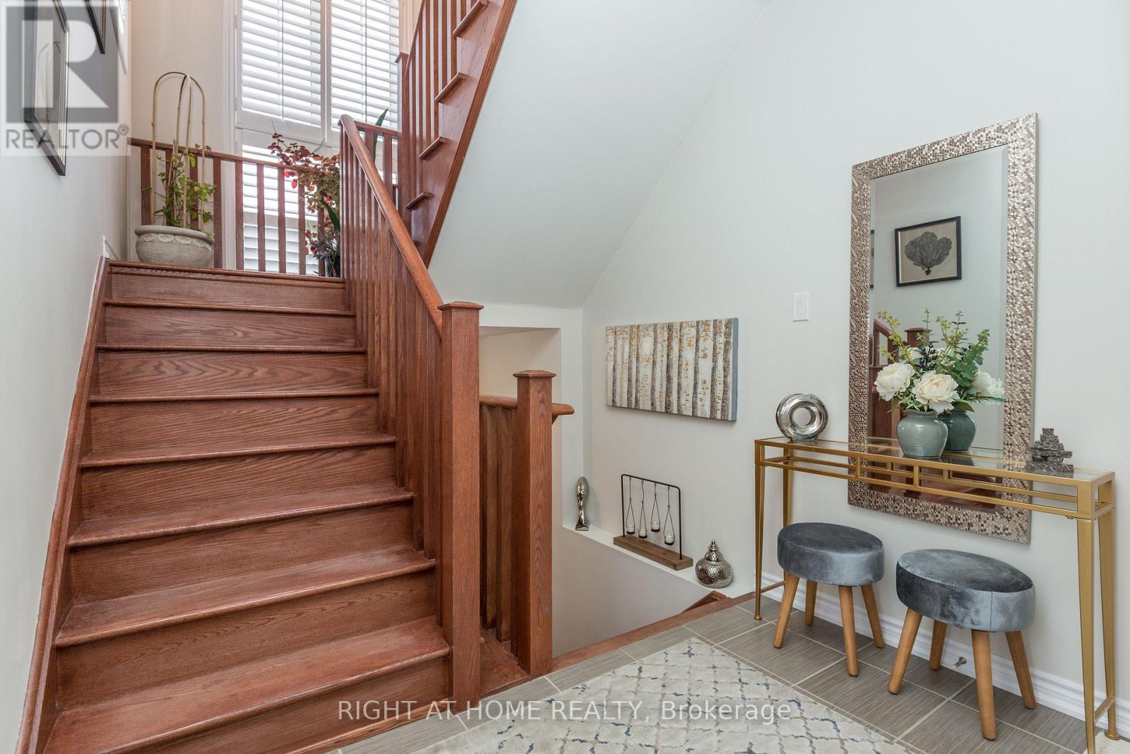 102 Upper Canada Court, Halton Hills, Ontario  L7G 0L2 - Photo 7 - W12608668