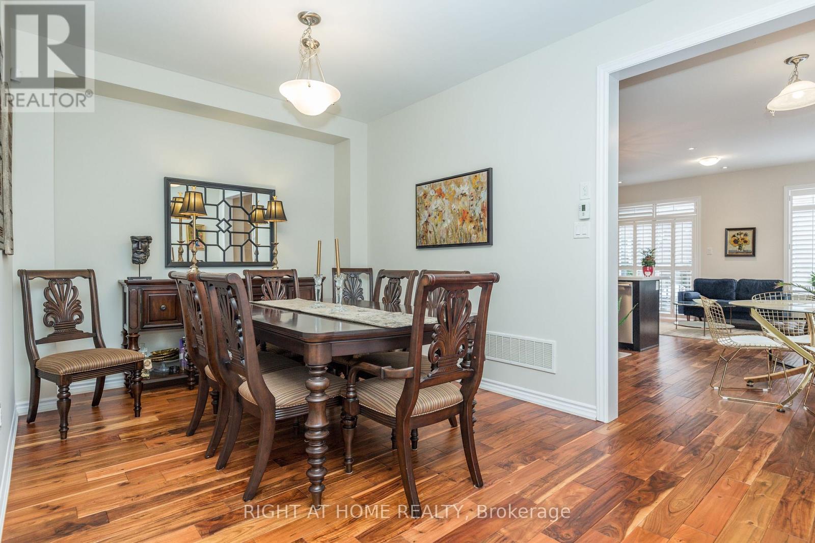 102 Upper Canada Court, Halton Hills, Ontario  L7G 0L2 - Photo 9 - W12608668