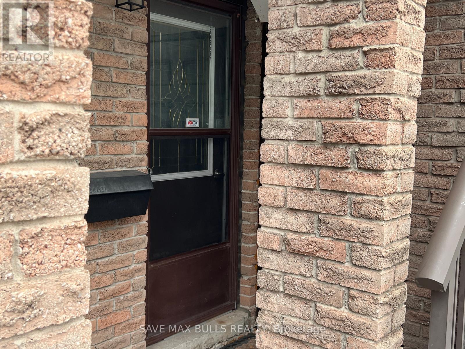 28 (Basement Studio) - 7030 Copenhagen Road, Mississauga, Ontario  L5N 2P3 - Photo 2 - W12608672